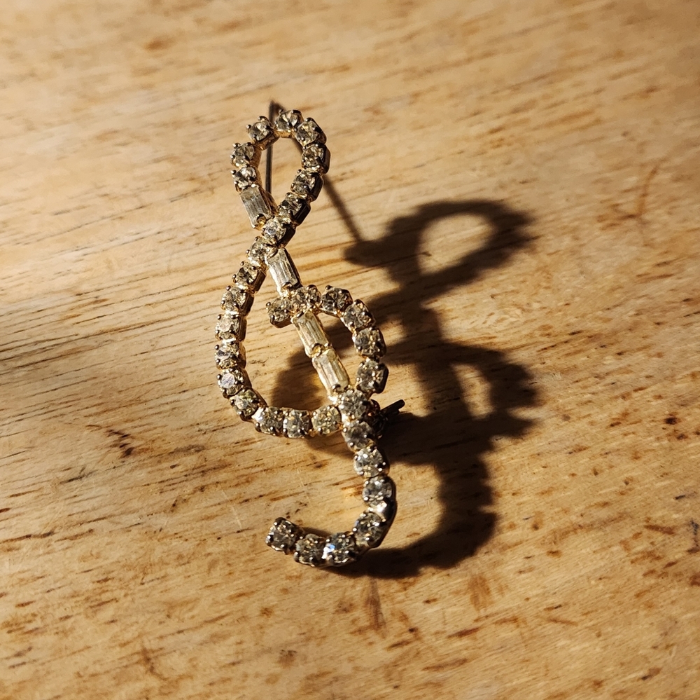 Rhinestone G clef pin